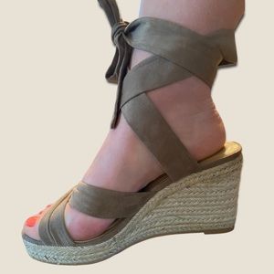 Women’s Shoes H & M  Wedge Sandals Faux Suede Tie Around Braided Jute Trim EU 40